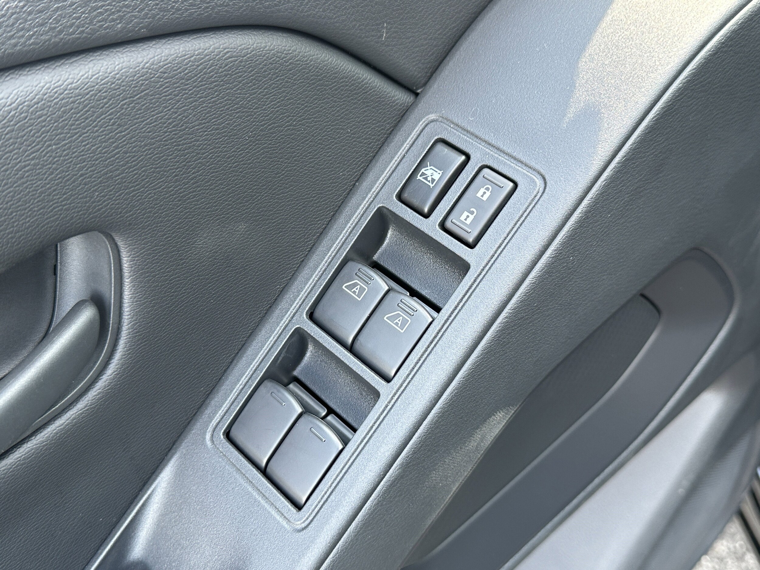 2026 Nissan Frontier S photo 2
