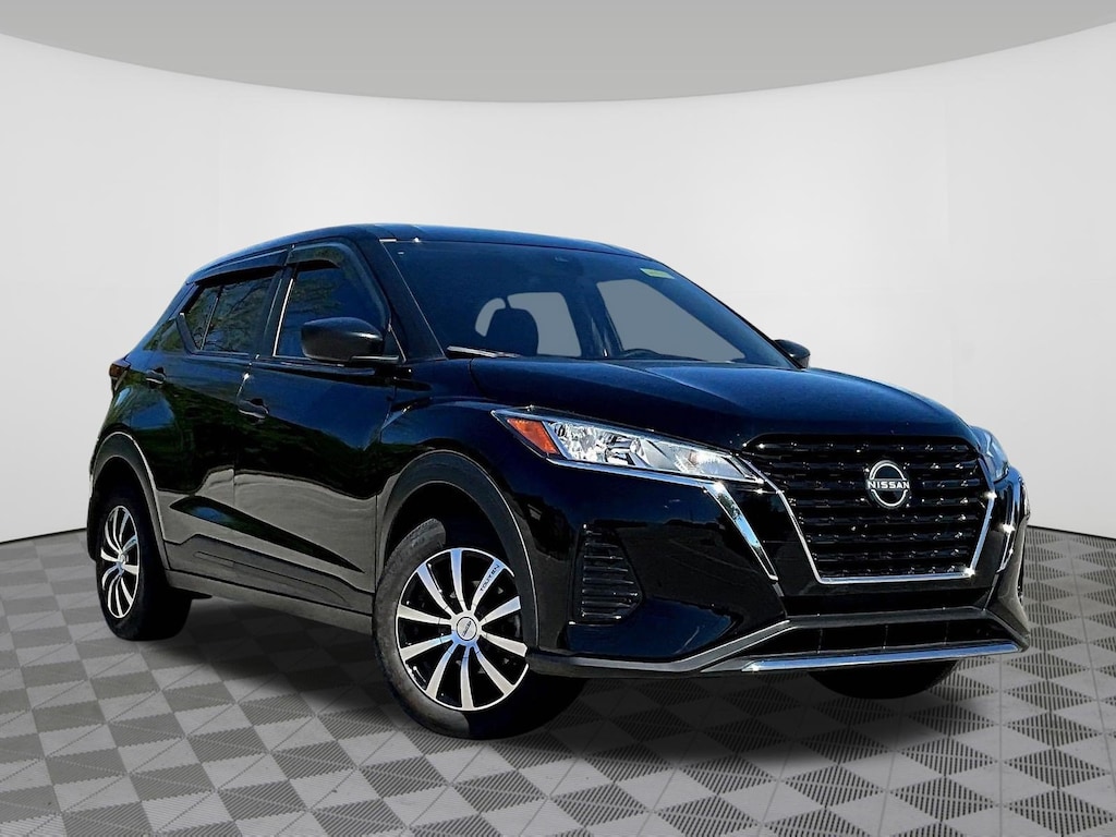 Used 2024 Nissan Kicks S FWD SUV
