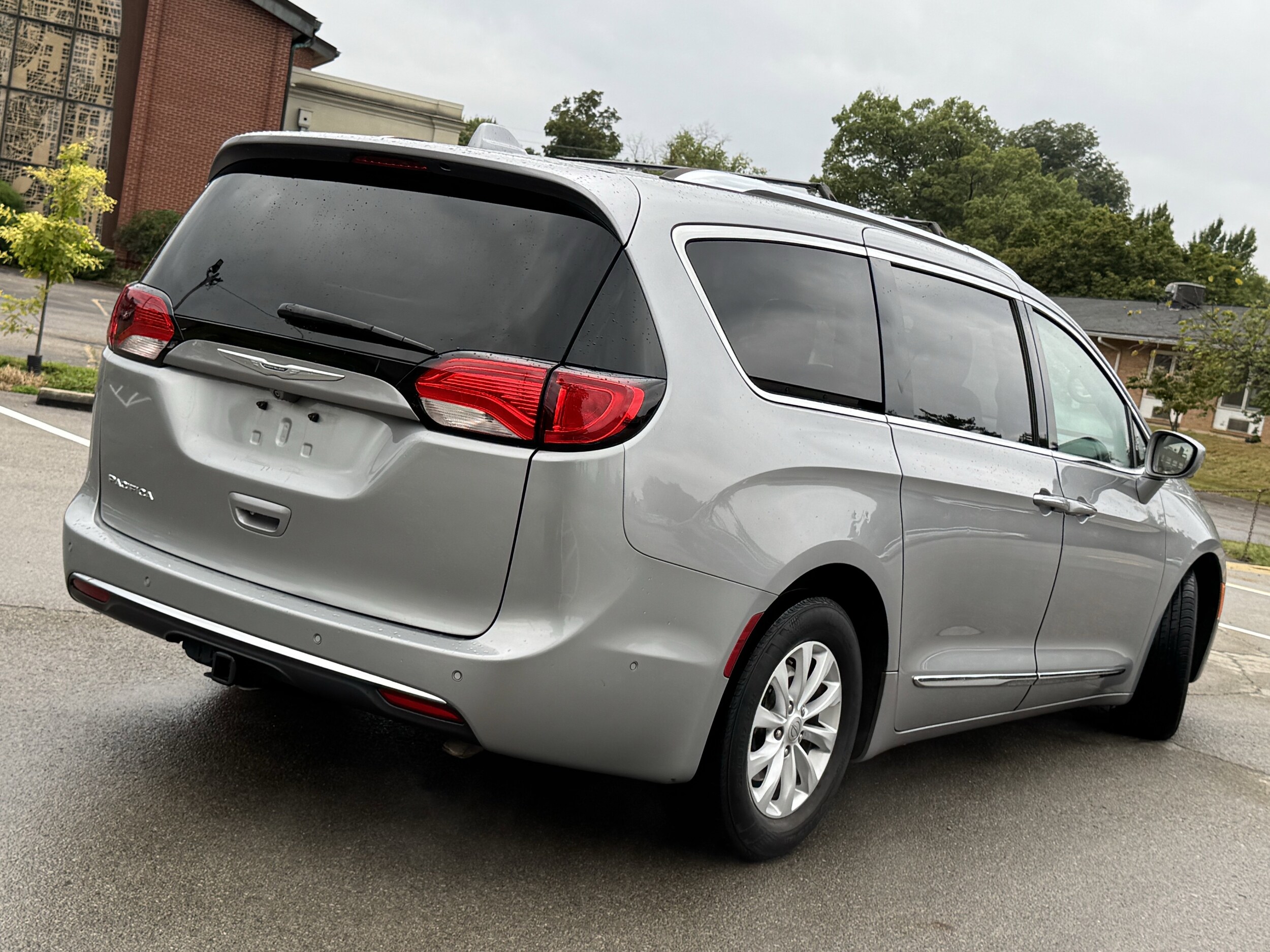 2018 Chrysler Pacifica Touring Plus photo 3