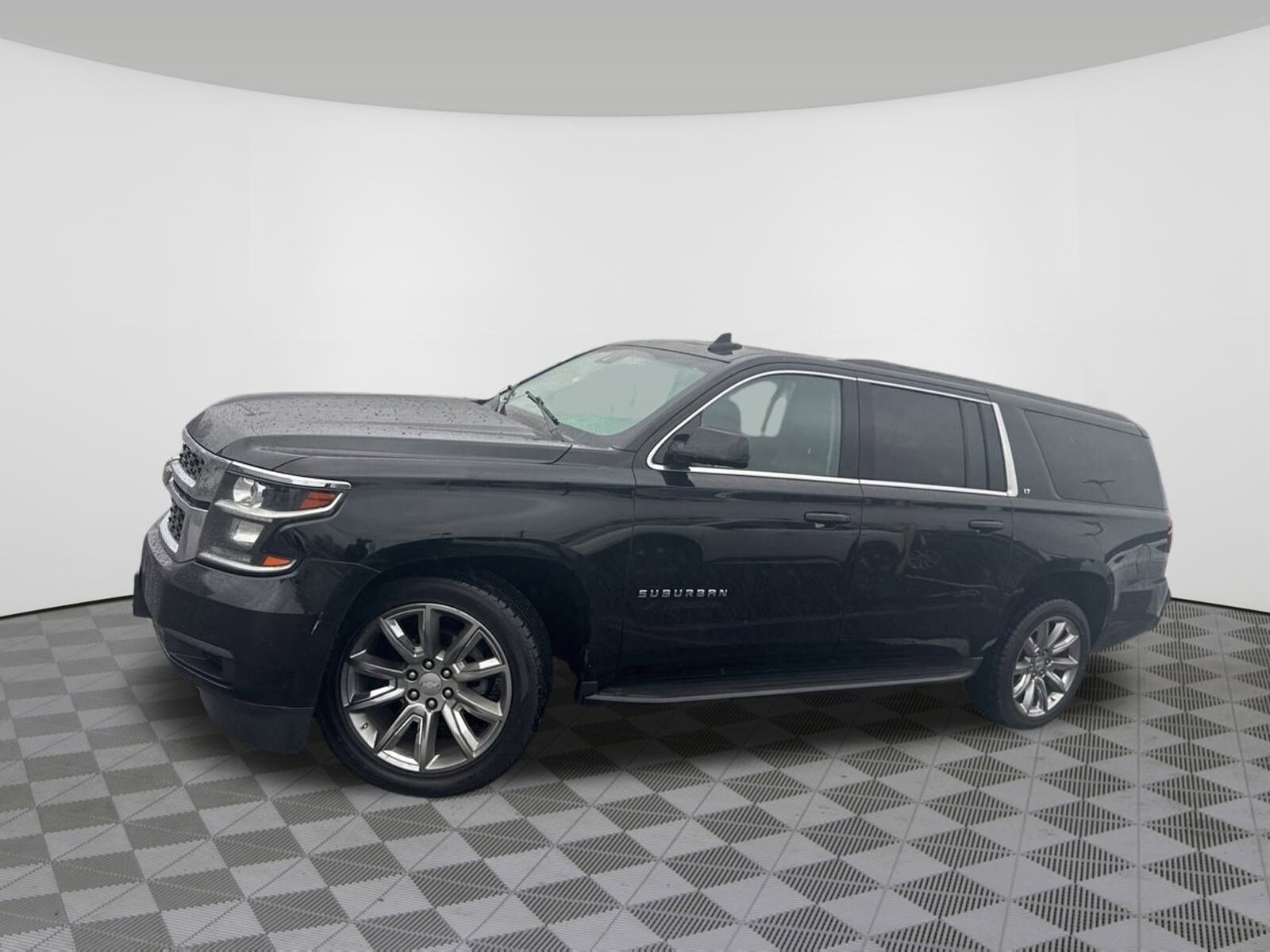 2017 Chevrolet Suburban 1500 LT photo 2