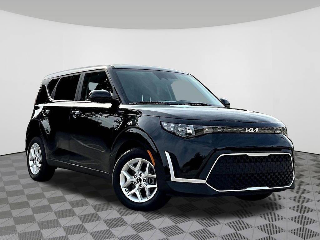 Used 2025 Kia Soul LX FWD Hatchback