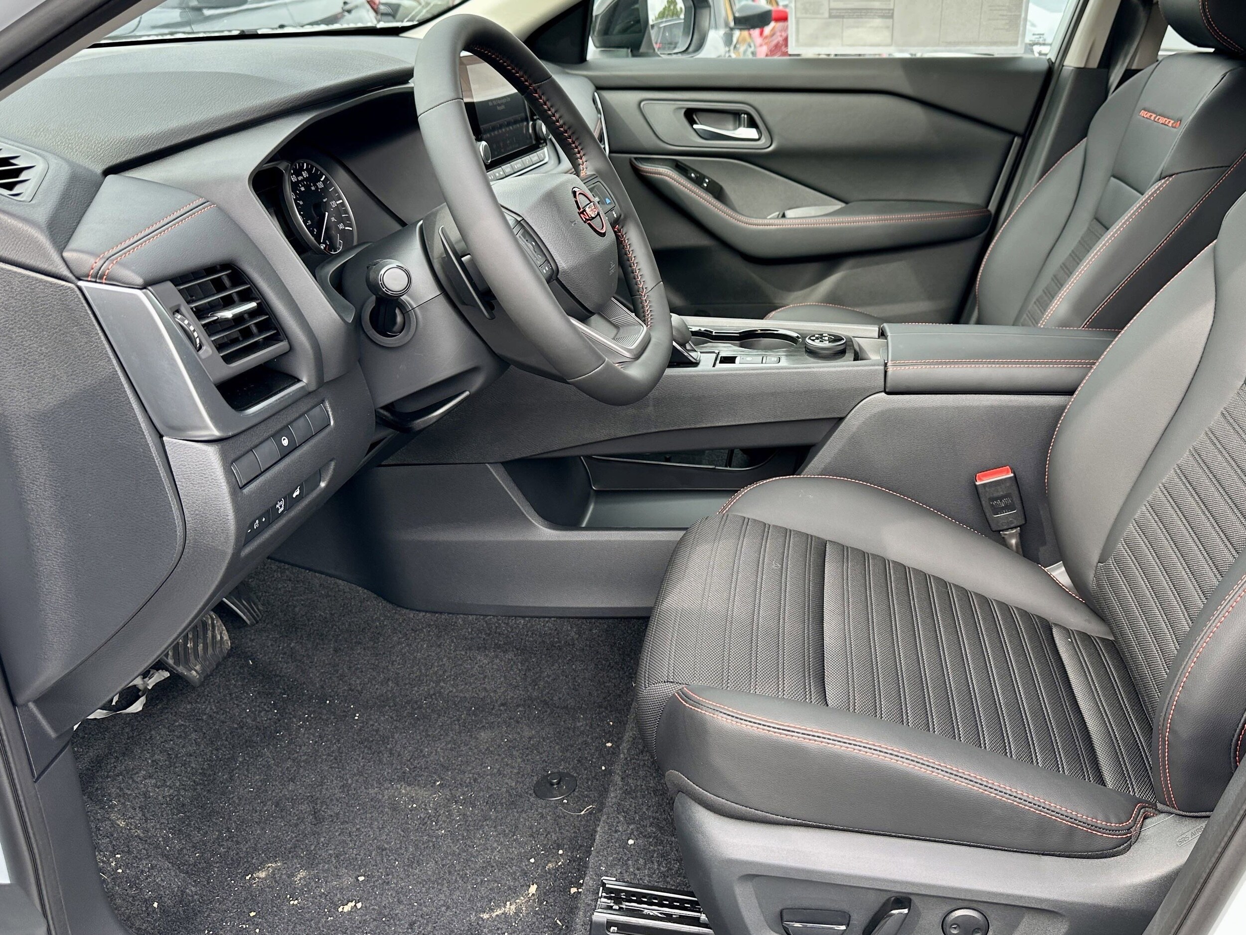 2026 Nissan Rogue SV photo 4