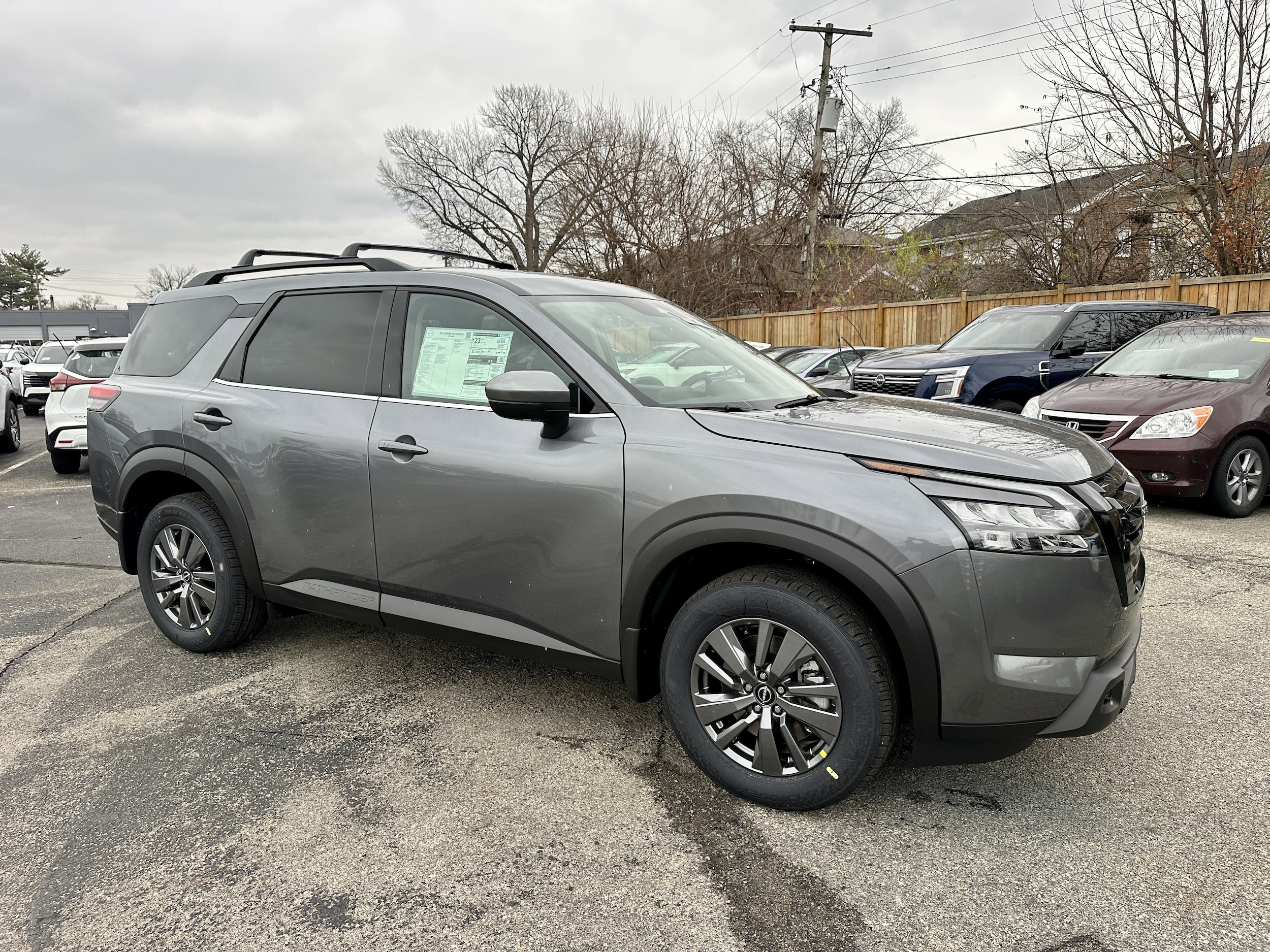2025 Nissan Pathfinder SV's photo