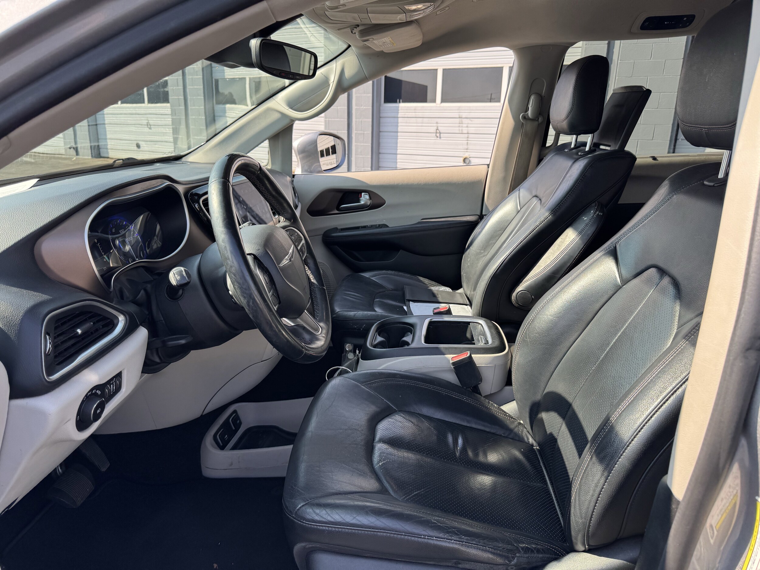 2018 Chrysler Pacifica Touring Plus photo 3