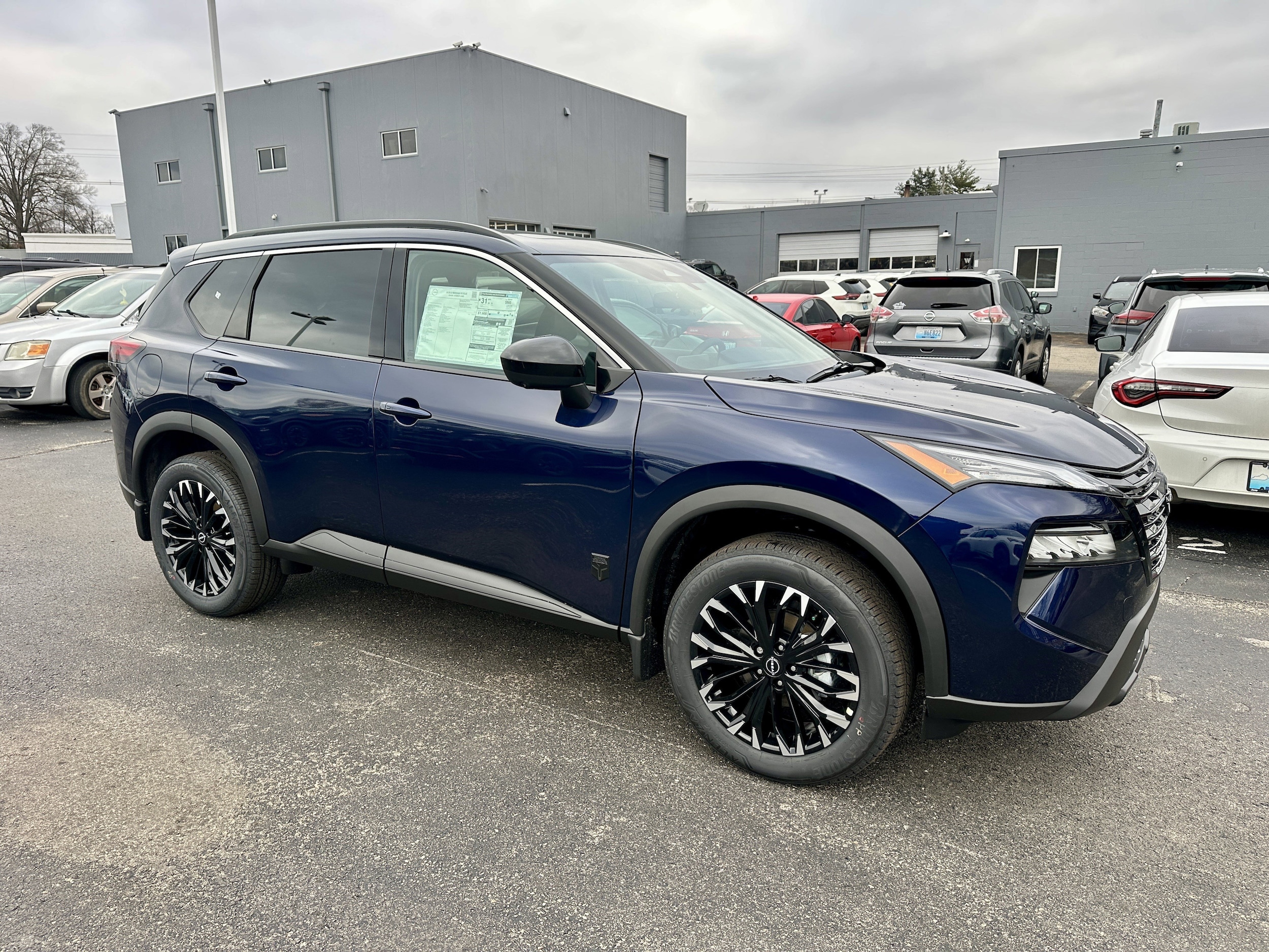 2026 Nissan Rogue Dark Armor's photo