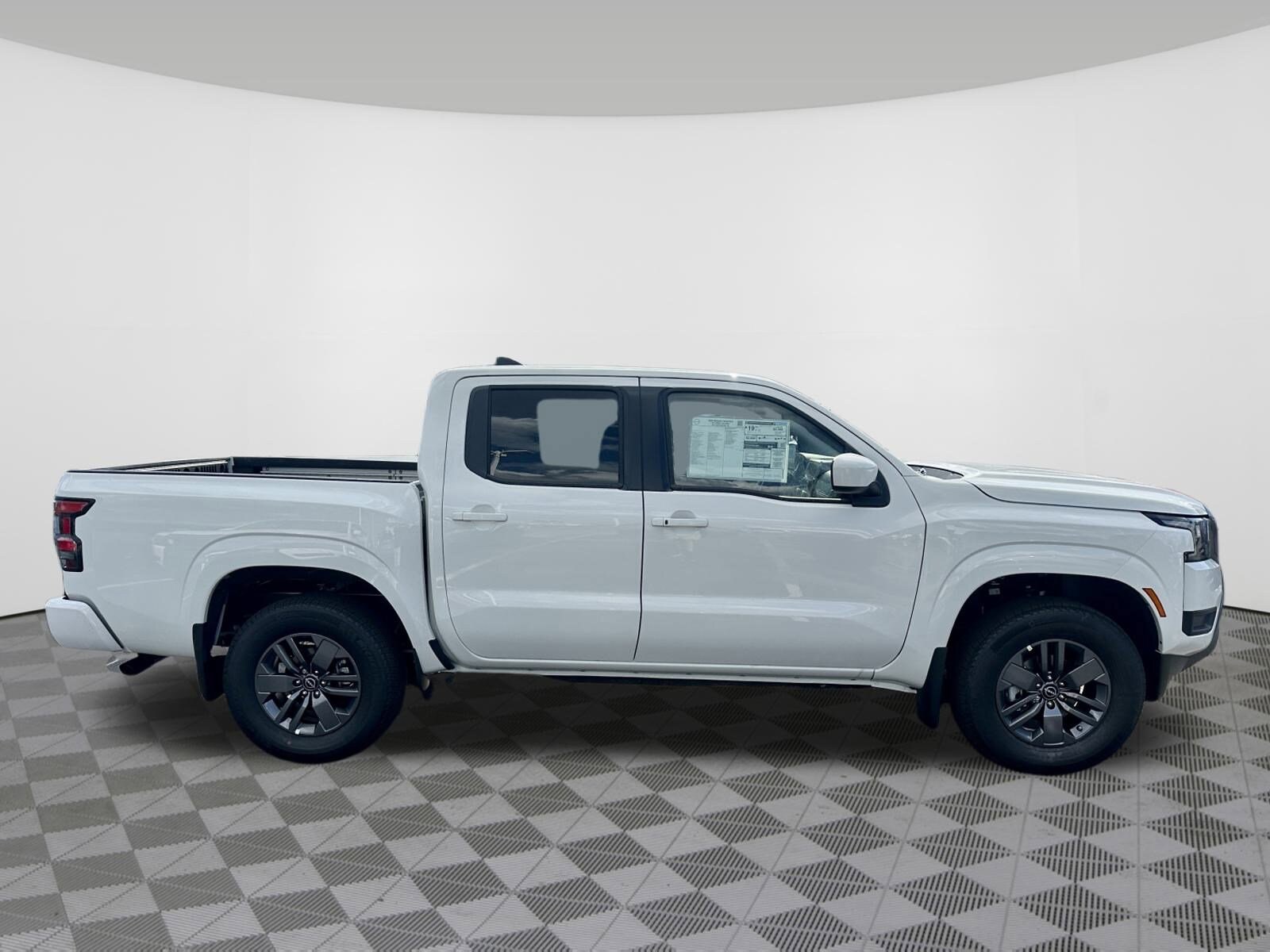2026 Nissan Frontier SV photo 2