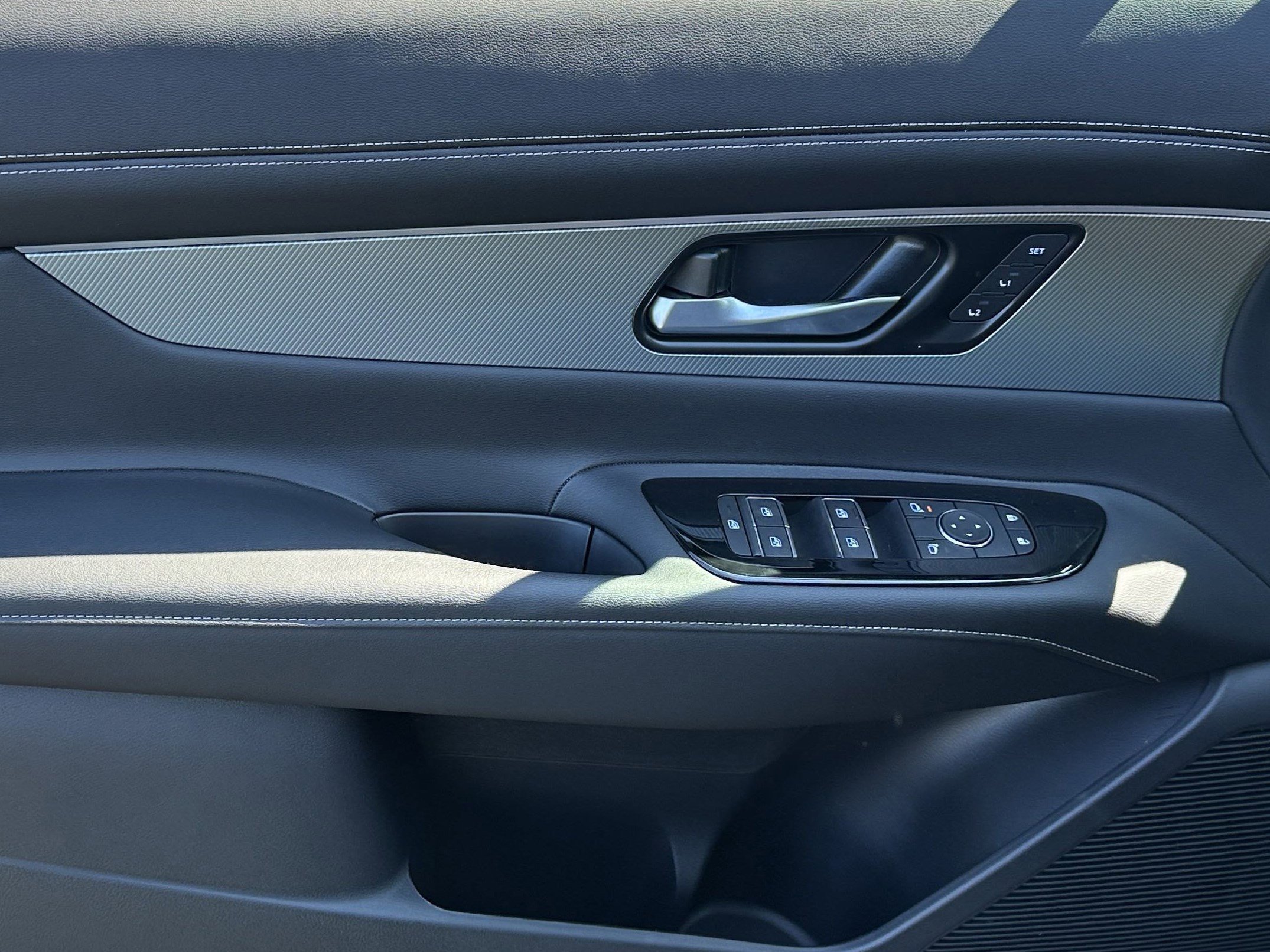2025 Nissan Murano SL photo 2