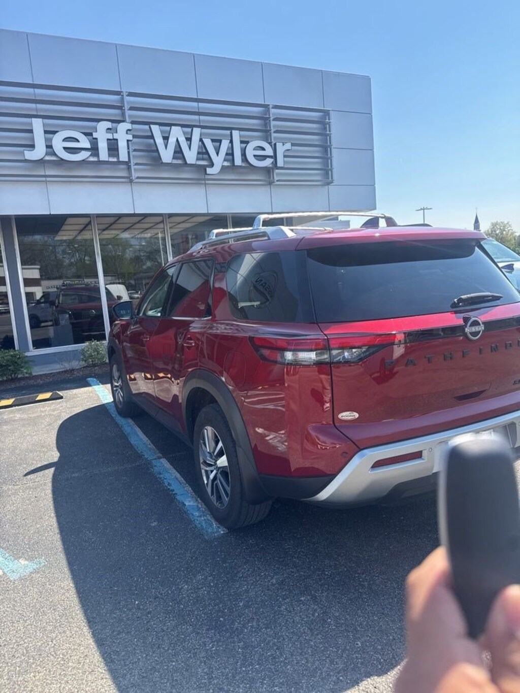 Used 2025 Nissan Pathfinder SL 4WD SUV