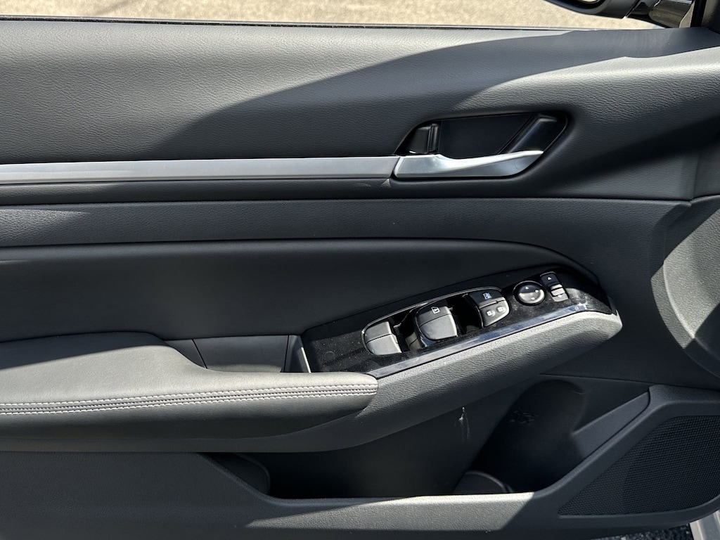 New 2025 Nissan Altima SL Sedan