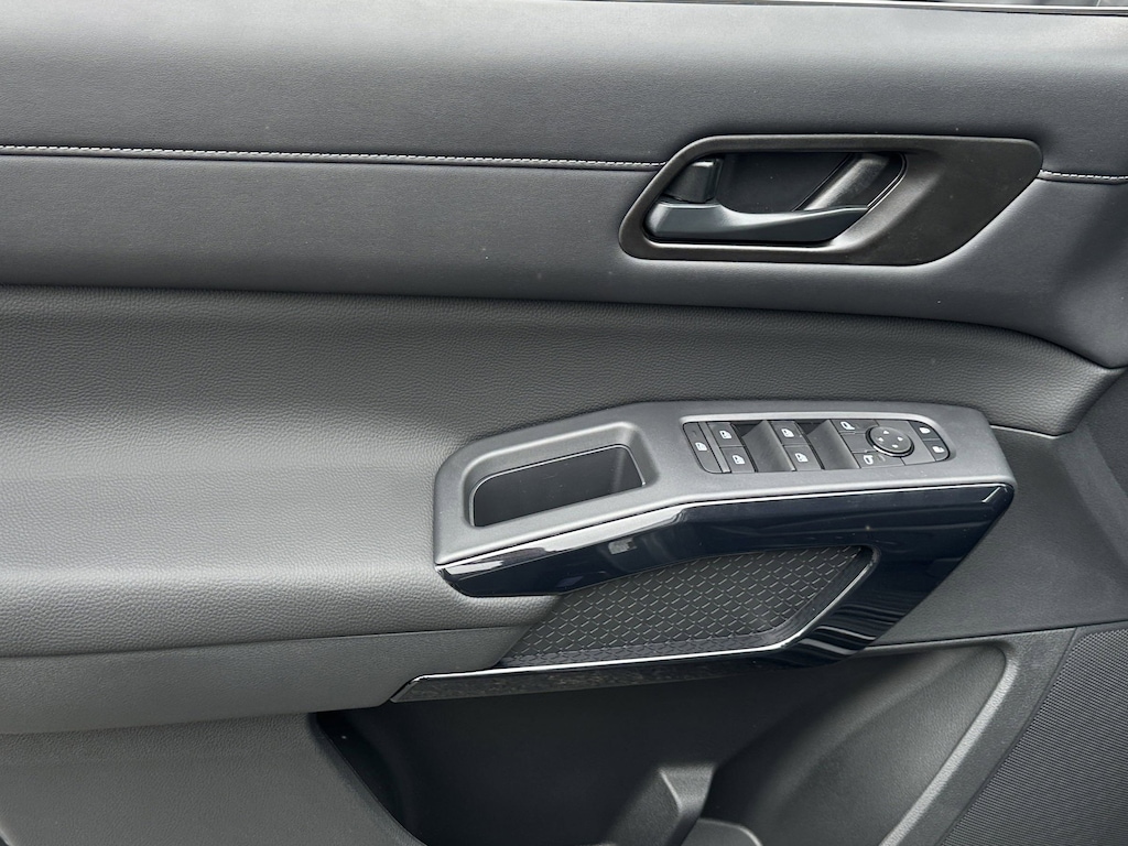 New 2025 Nissan Pathfinder SV SUV