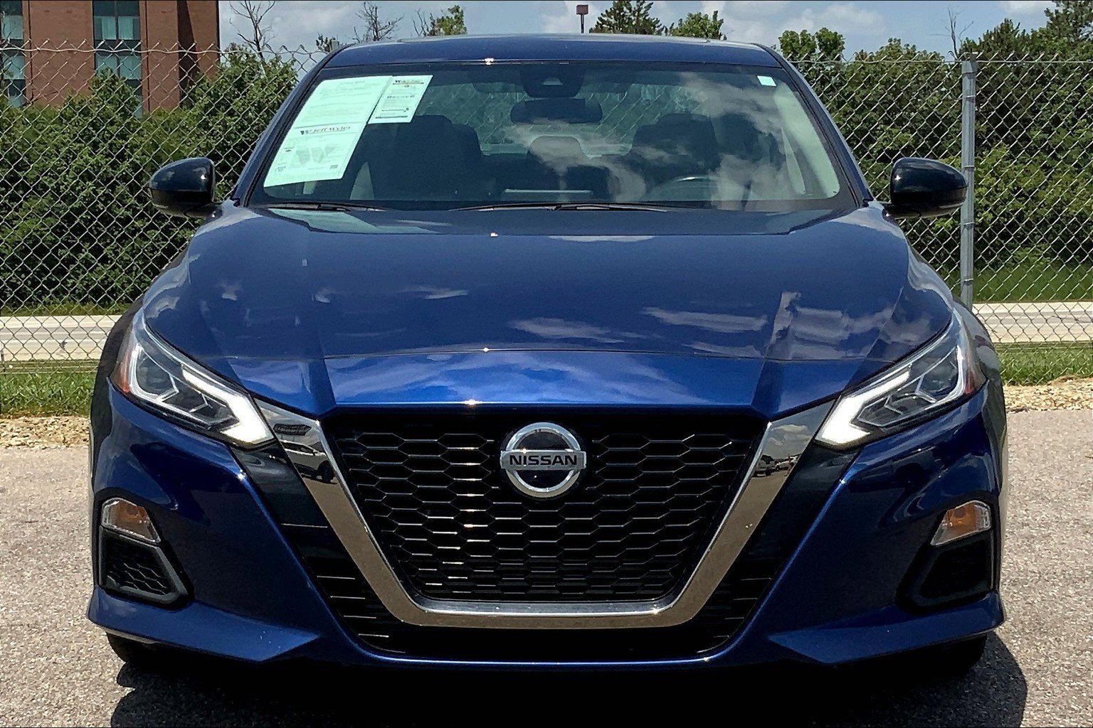 2022 Nissan Altima SR photo 2