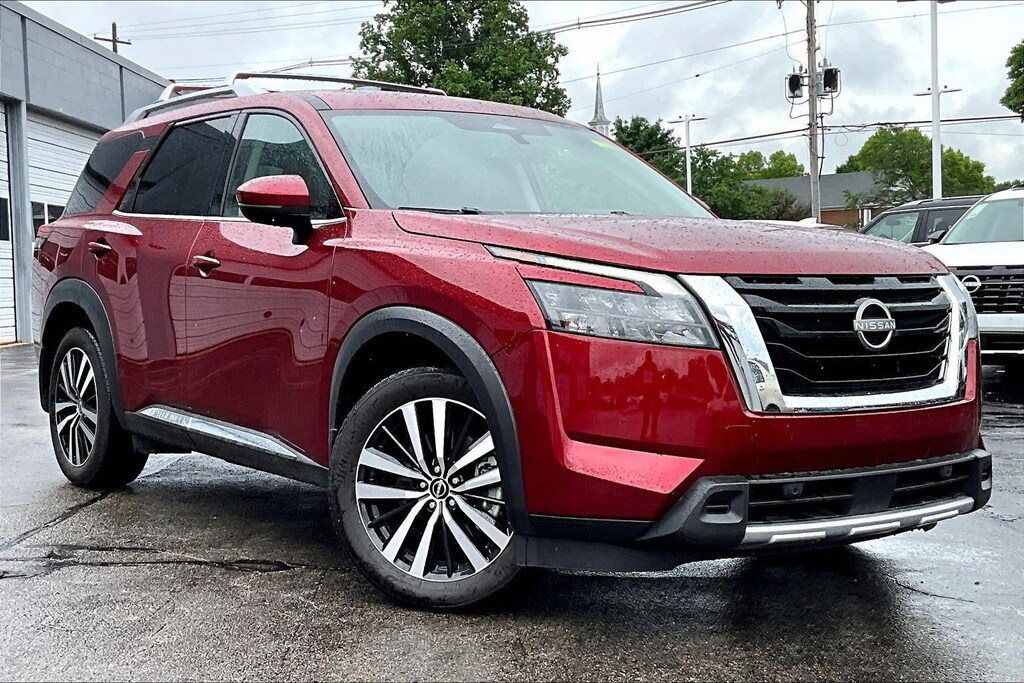 Used 2025 Nissan Pathfinder Platinum 4WD SUV