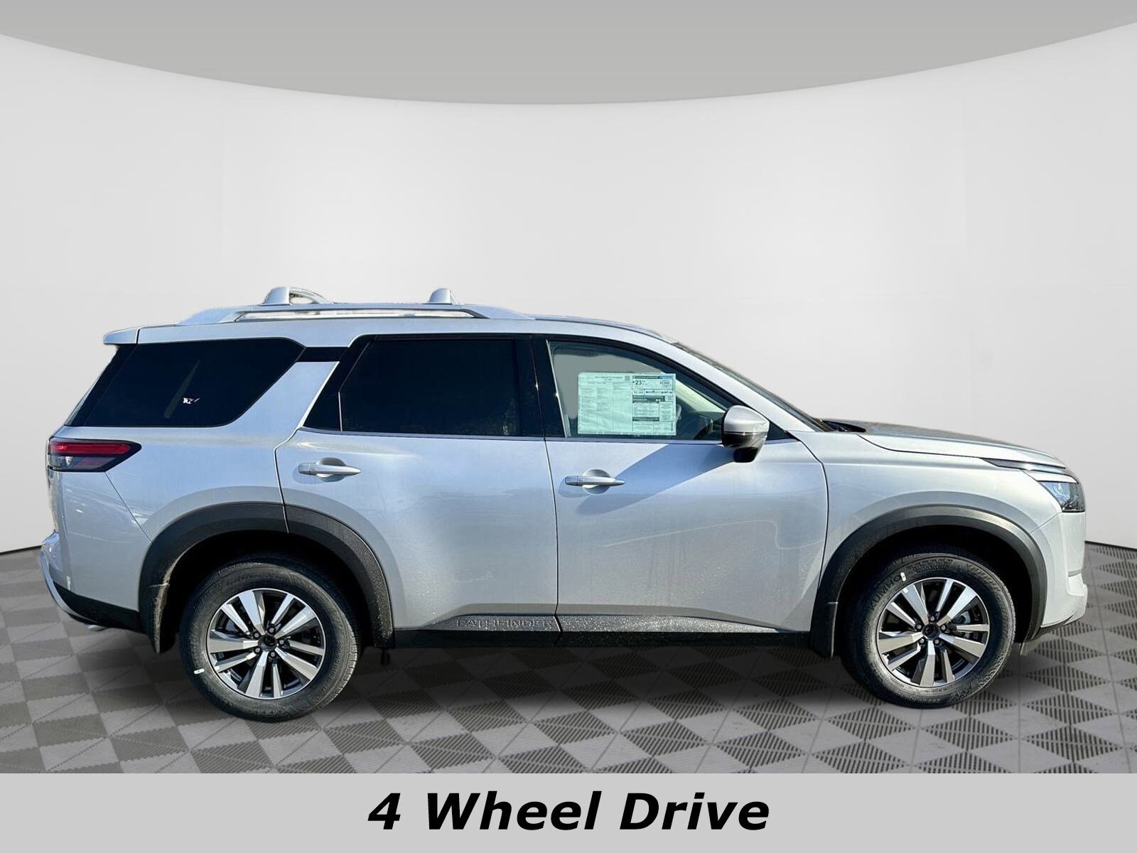 2025 Nissan Pathfinder SL photo 2
