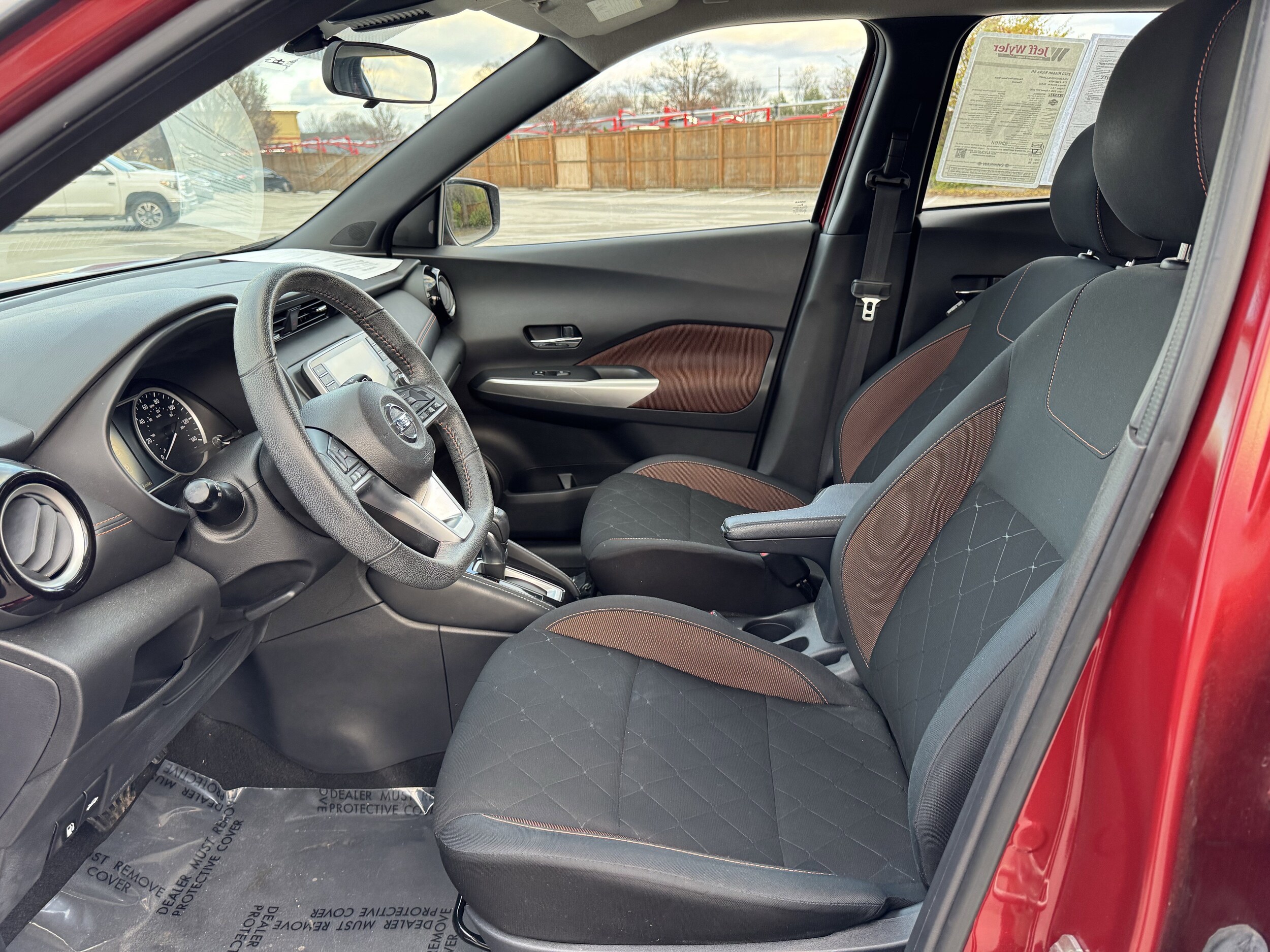 2020 Nissan Kicks SR photo 3