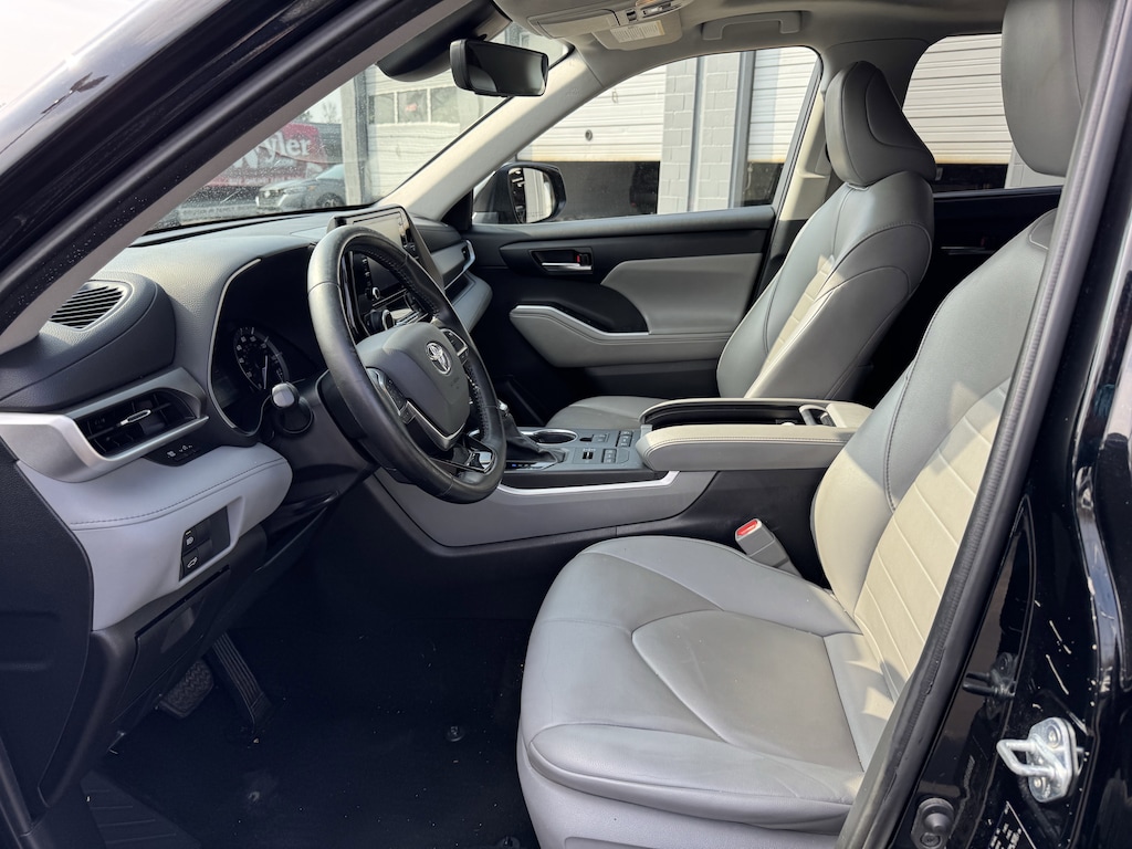 Used 2021 Toyota Highlander XLE AWD SUV