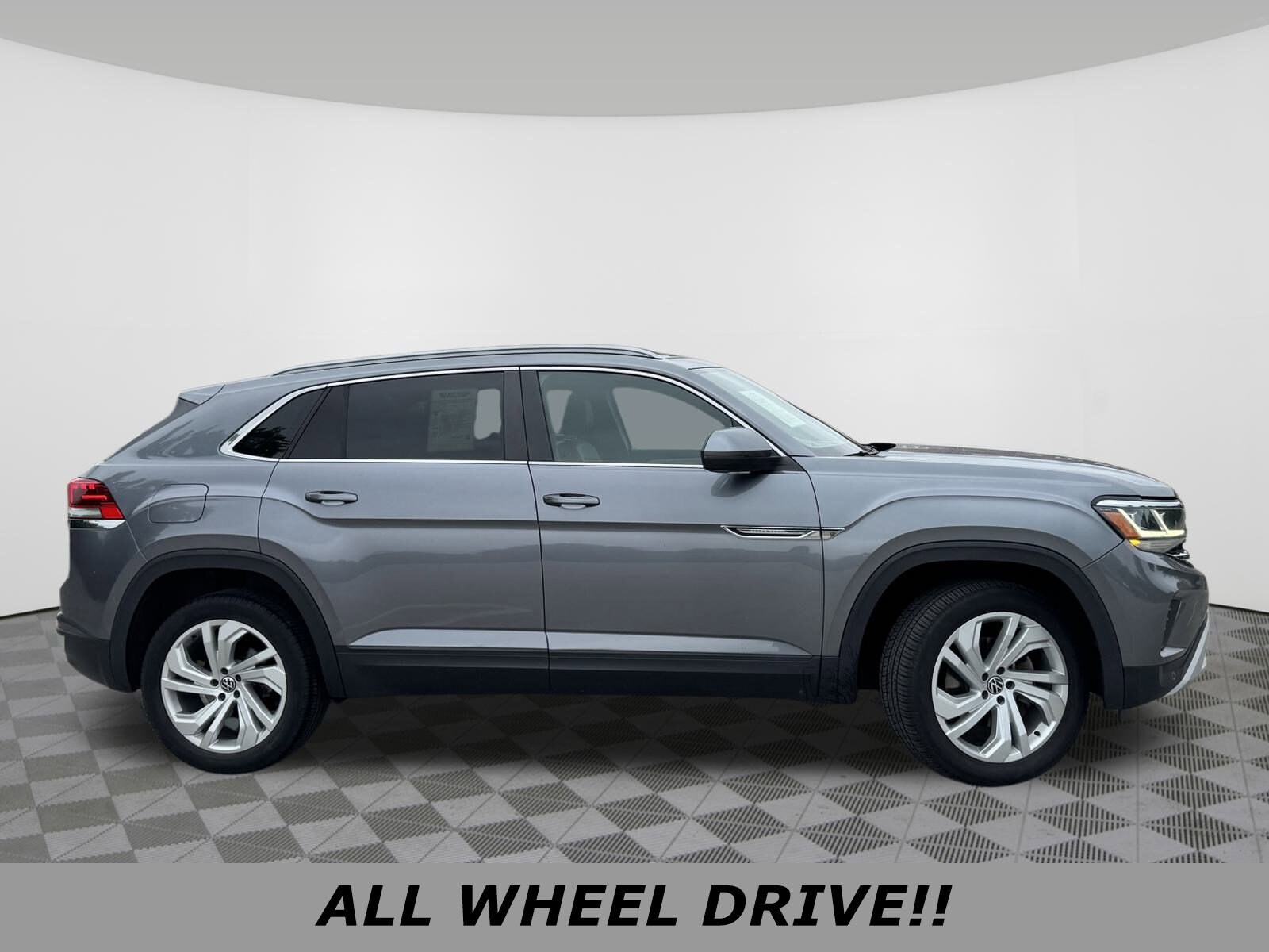 2020 Volkswagen Atlas Cross Sport SEL photo 2