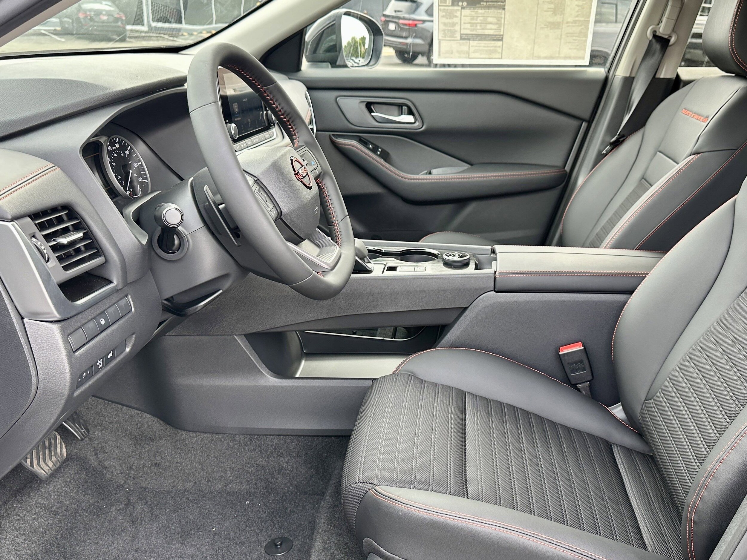 2026 Nissan Rogue SV photo 4