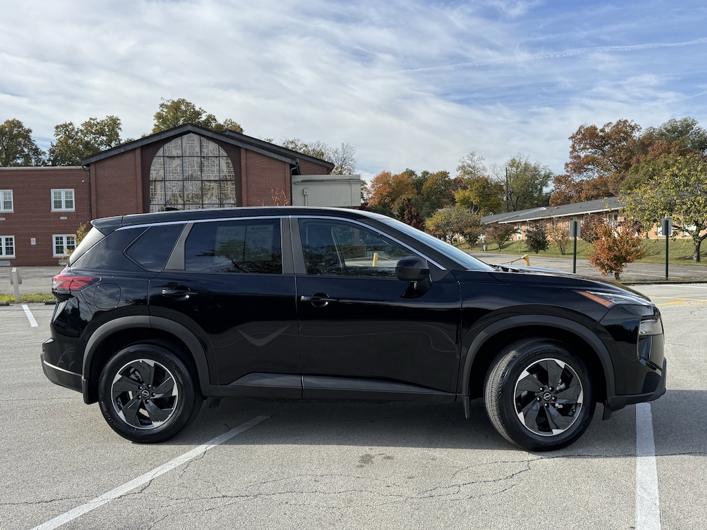 Used 2025 Nissan Rogue AWD SV SUV