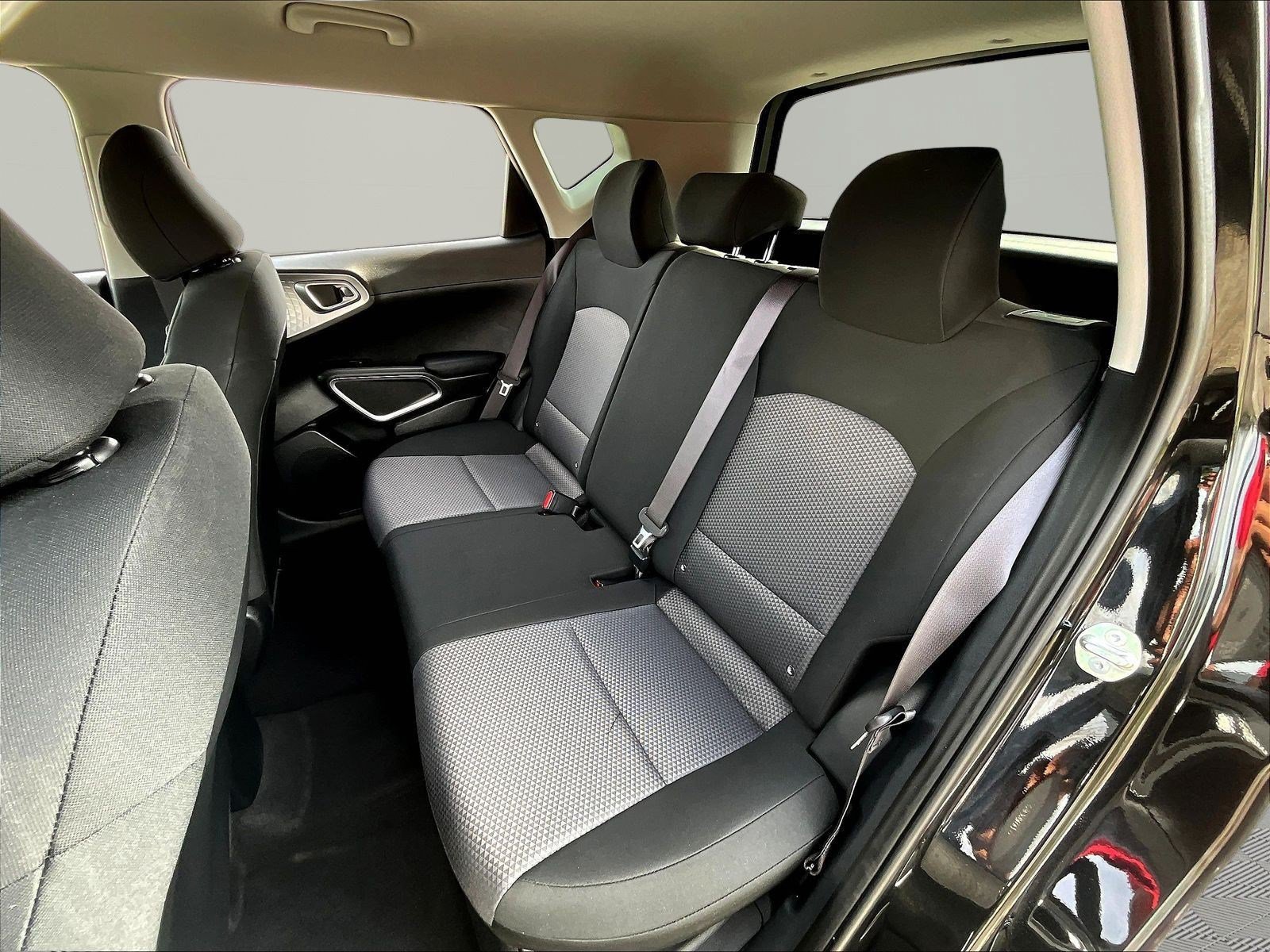 2025 Kia Soul LX - Photo 24