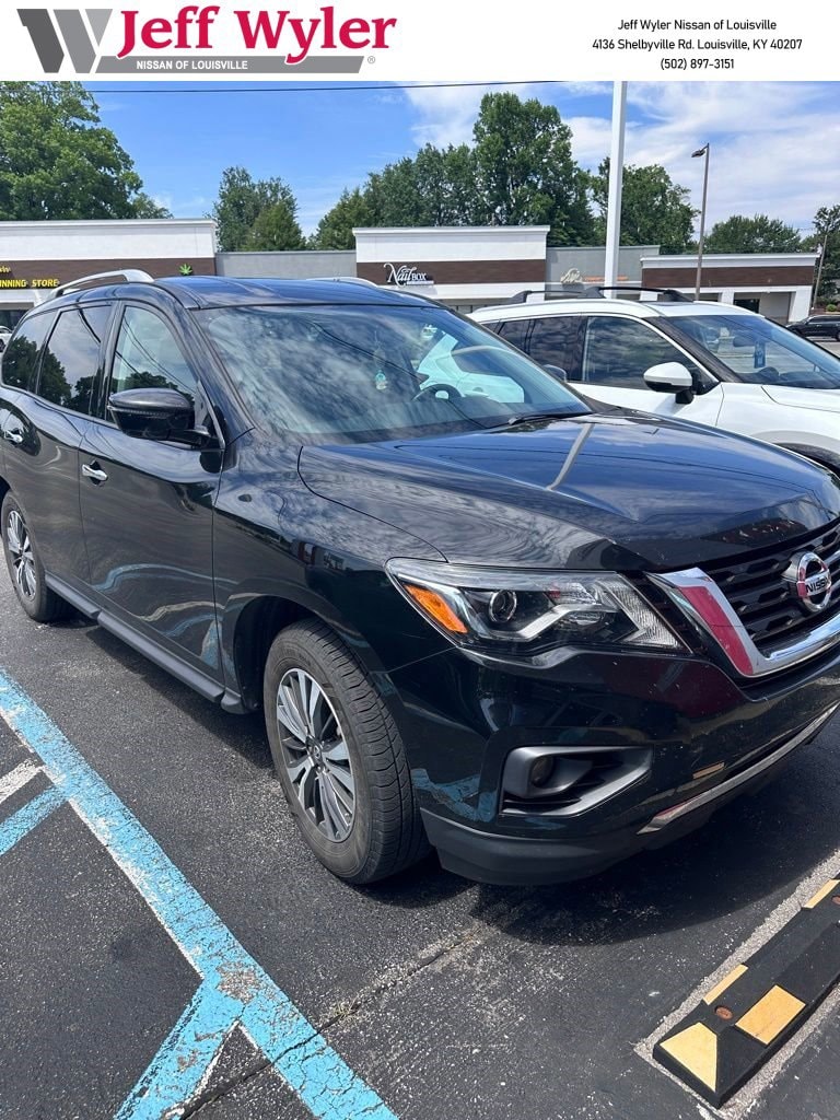 2017 Nissan Pathfinder SV 4WD's photo