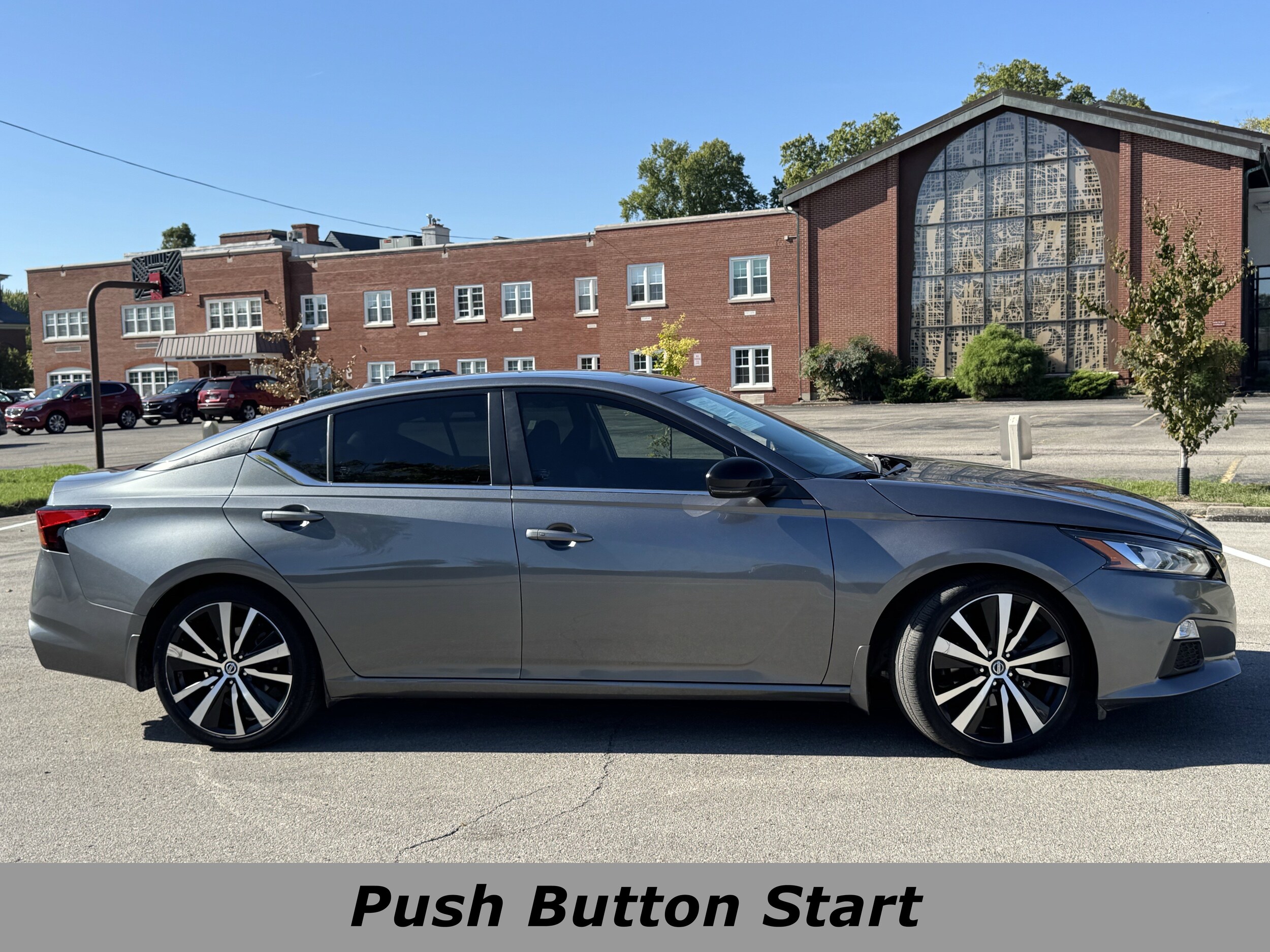 2020 Nissan Altima 2.5 SR photo 2