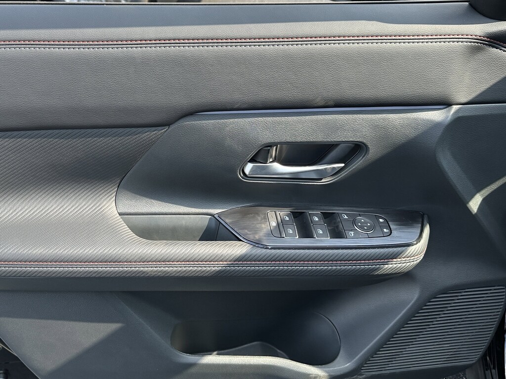 New 2026 Nissan Kicks SR SUV