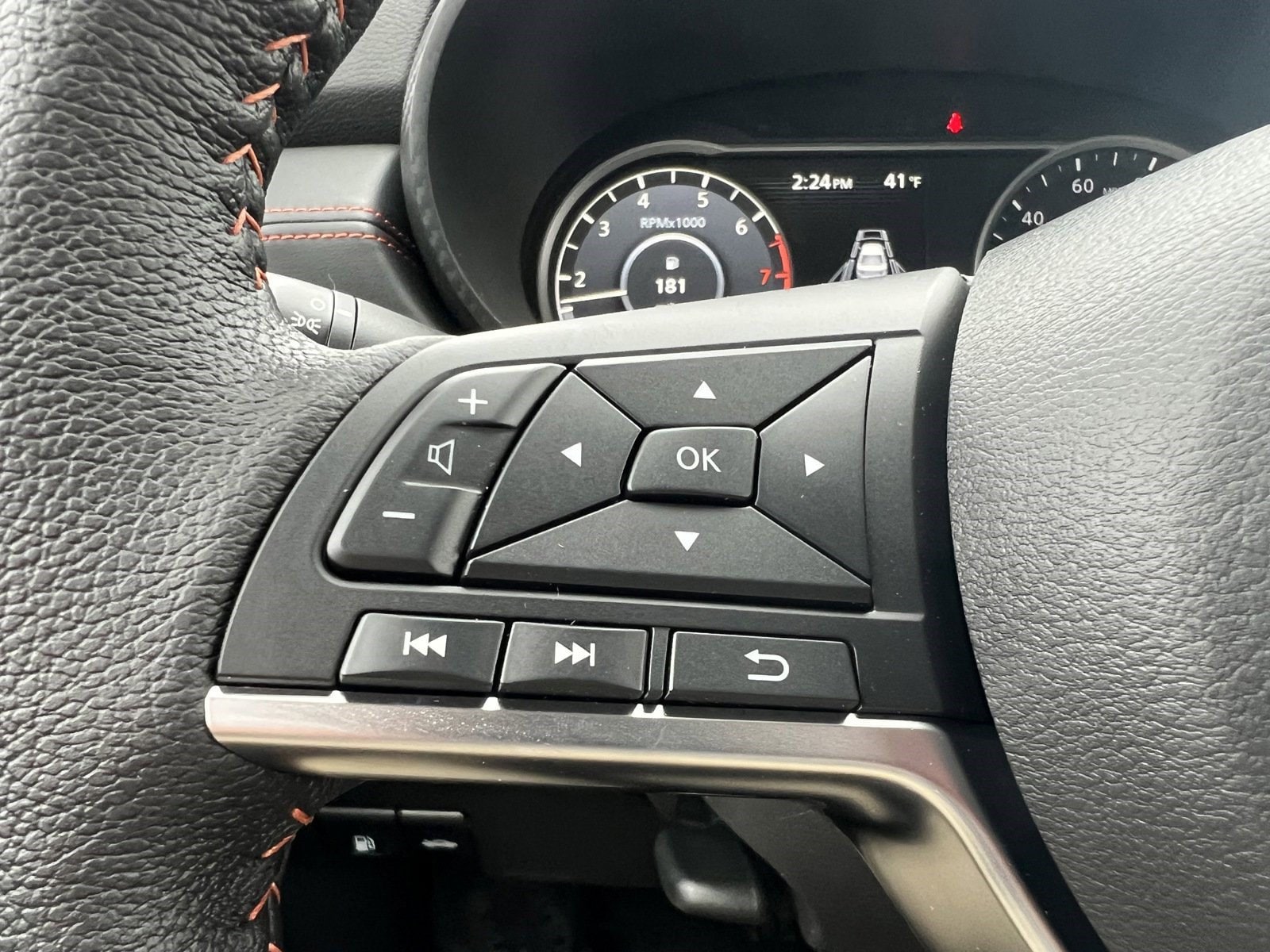 2025 Nissan Versa Sedan SR - Photo 19