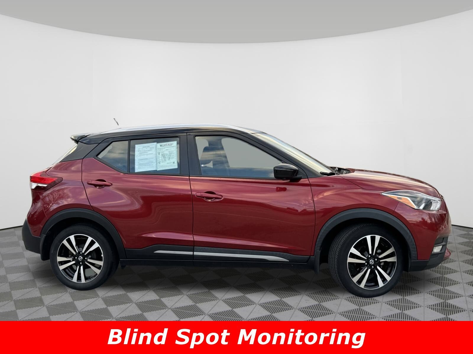 2020 Nissan Kicks SR photo 2