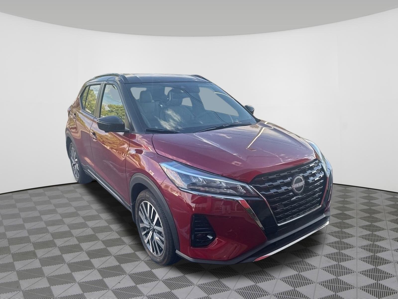 2023 Nissan Kicks SR photo 3