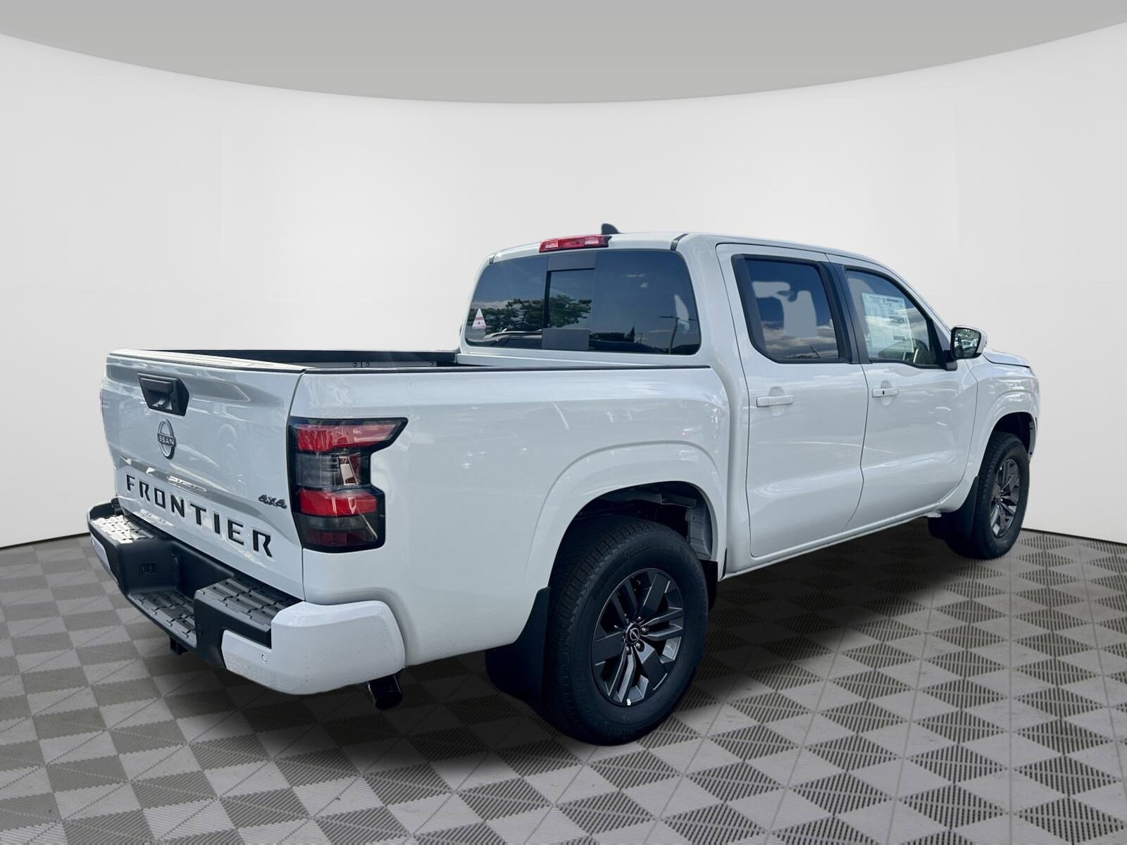 2026 Nissan Frontier SV photo 3