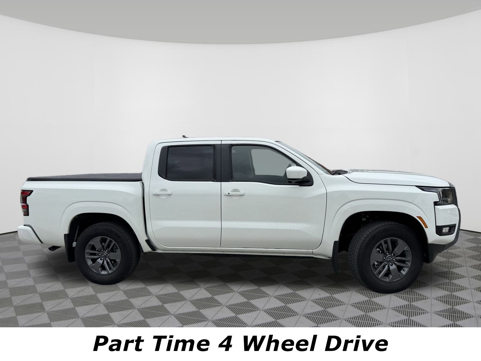 2025 Nissan Frontier Crew Cab SV photo 2