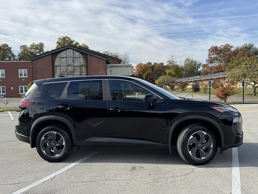 Used 2025 Nissan Rogue AWD SV SUV