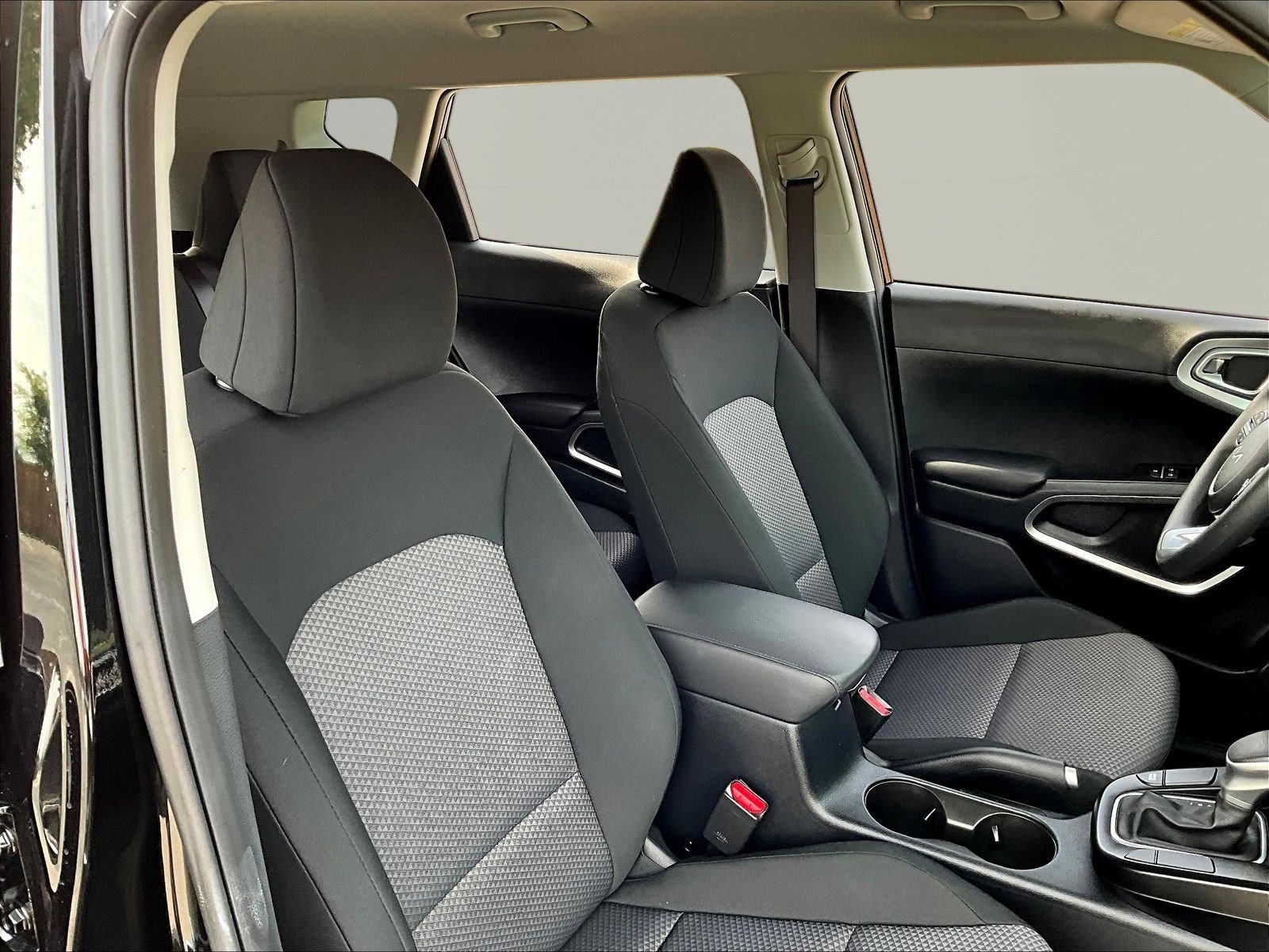 2025 Kia Soul LX - Photo 30