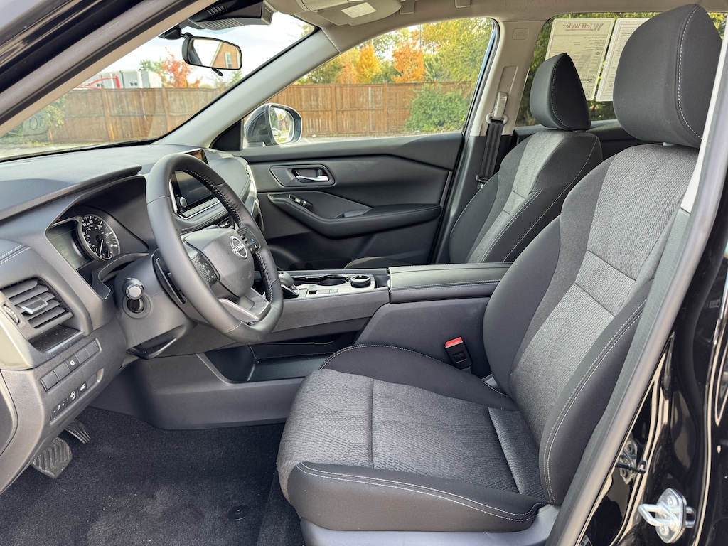 Used 2025 Nissan Rogue AWD SV SUV