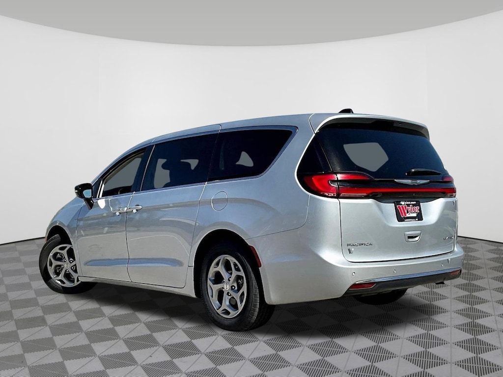 Used 2024 Chrysler Pacifica Limited FWD Van Passenger Van