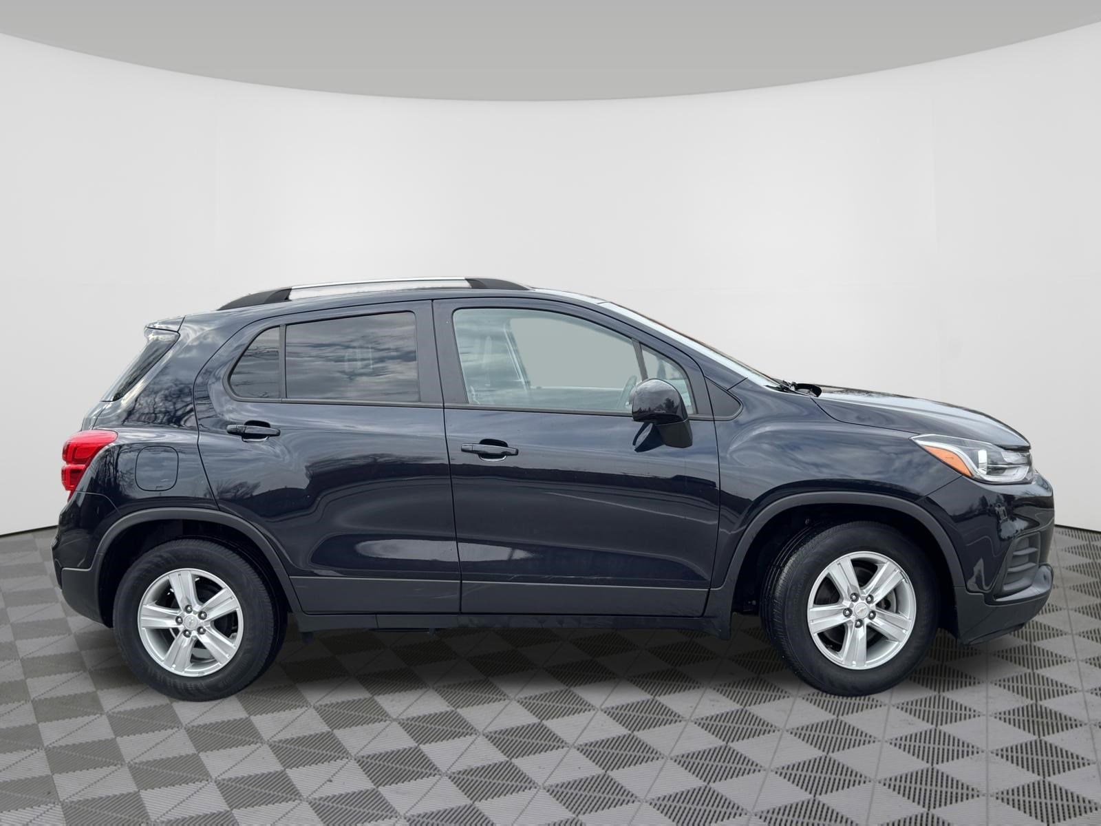 Used 2021 Chevrolet Trax LT with VIN KL7CJLSBXMB313588 for sale in Saint Matthews, KY
