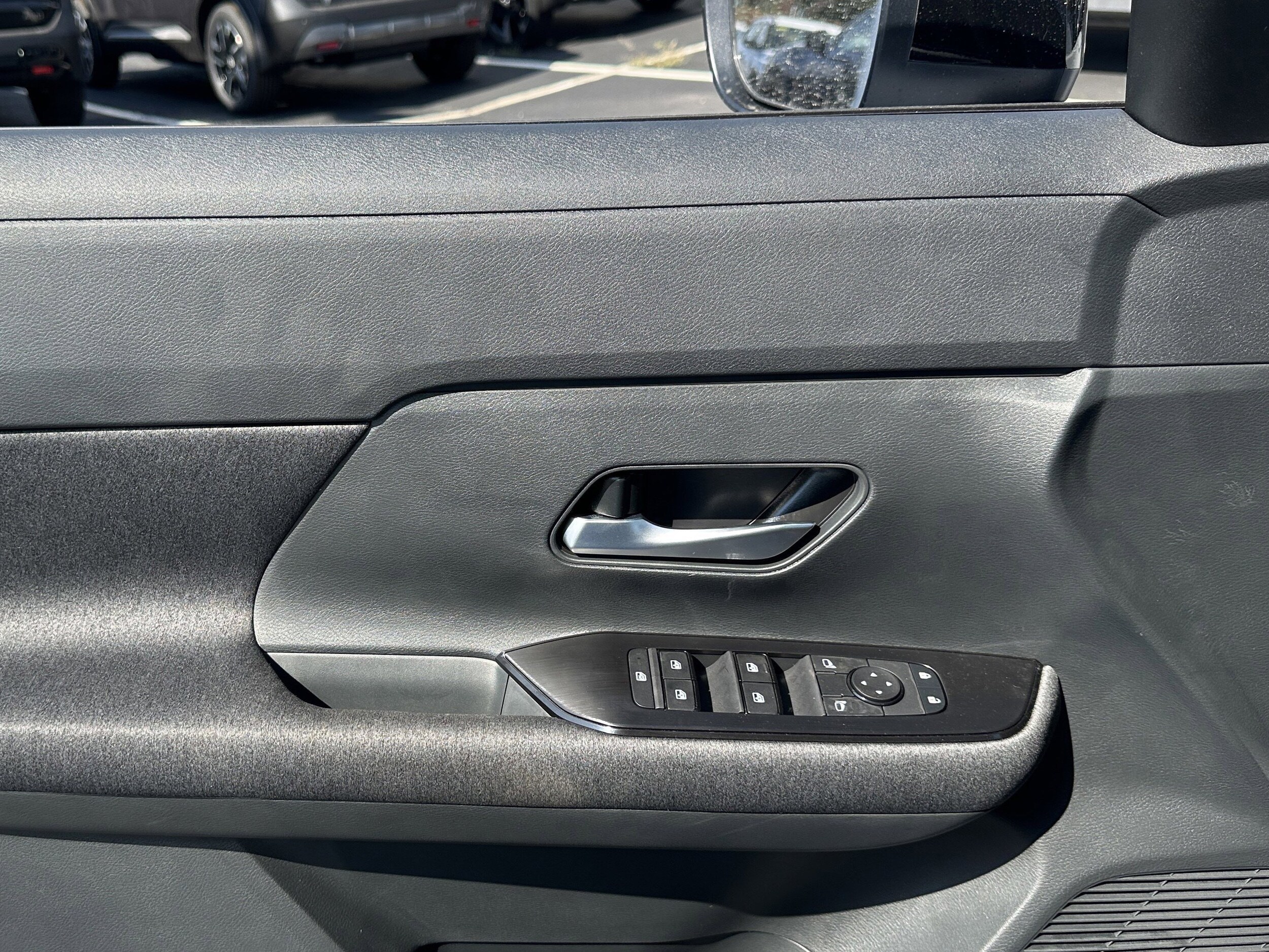 2026 Nissan Kicks SV photo 2