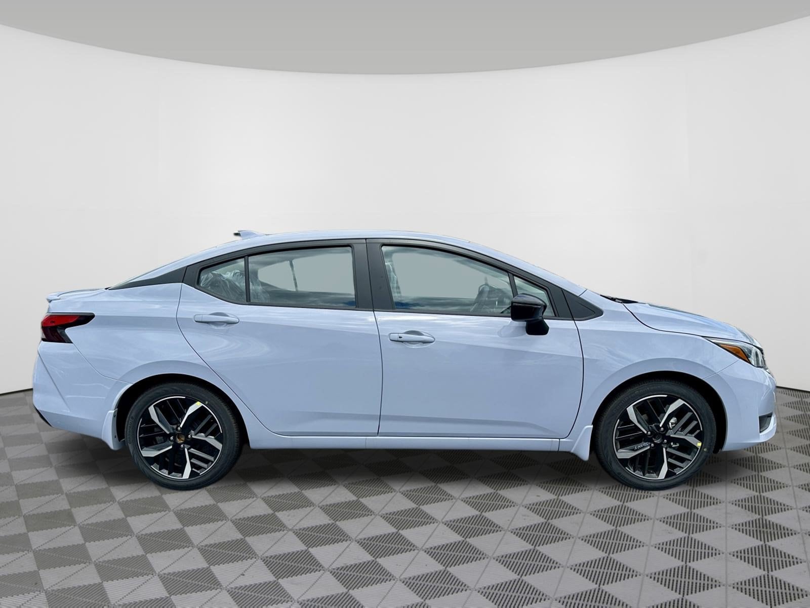 2025 Nissan Versa Sedan SR - Photo 7