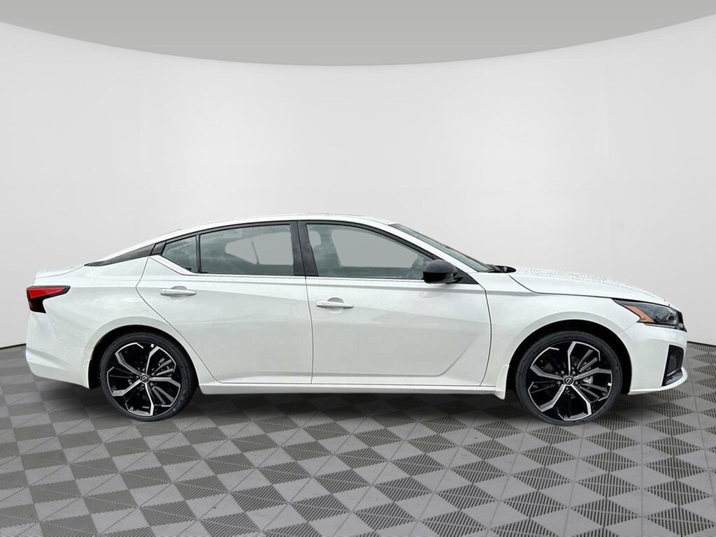 Certified 2025 Nissan Altima SR FWD Sedan