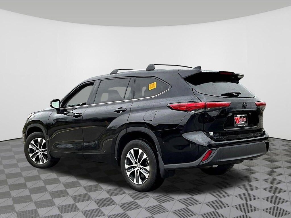 Used 2021 Toyota Highlander XLE AWD SUV