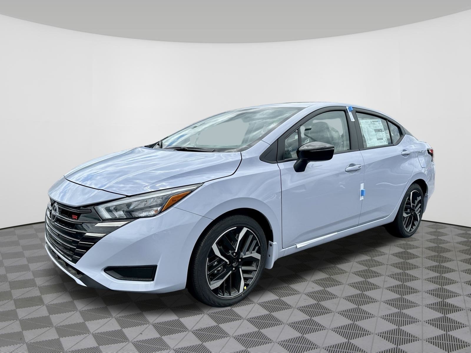 2025 Nissan Versa Sedan SR - Photo 13