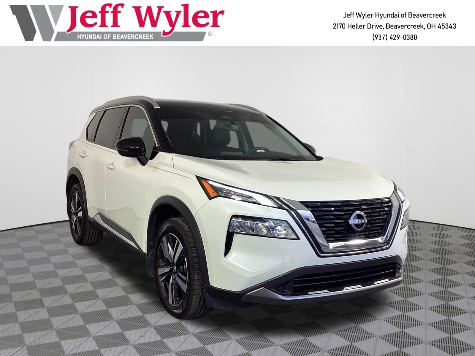 2023 Nissan Rogue SL's photo