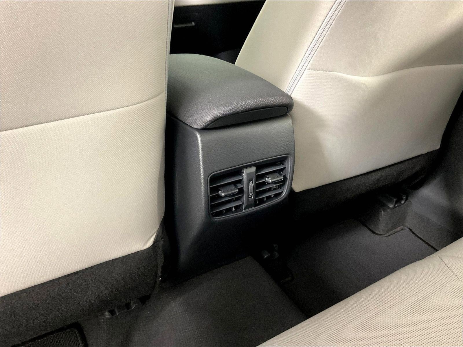 2024 Toyota Corolla Cross L - Photo 10