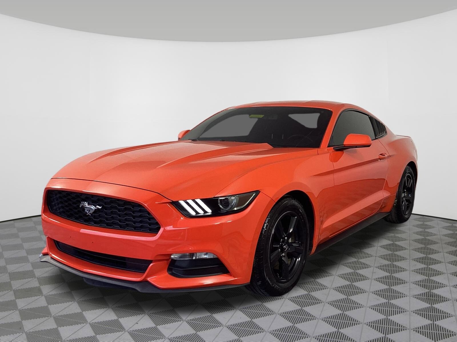 2015 Ford Mustang V6 photo 2