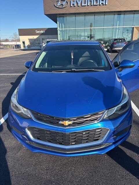 2016 Chevrolet Cruze LT photo 2
