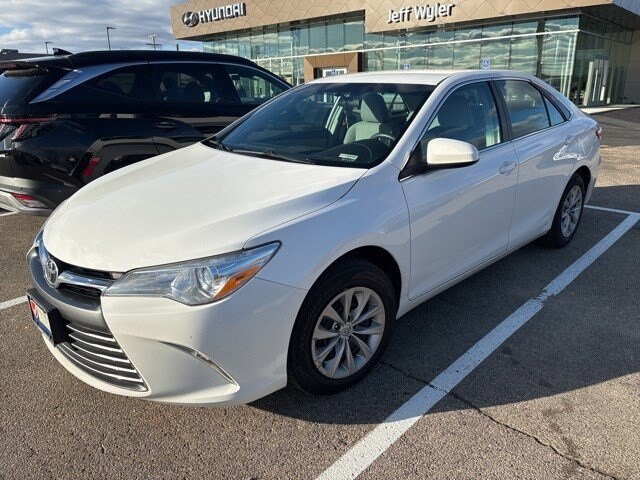 2017 Toyota Camry XLE XSE photo 2
