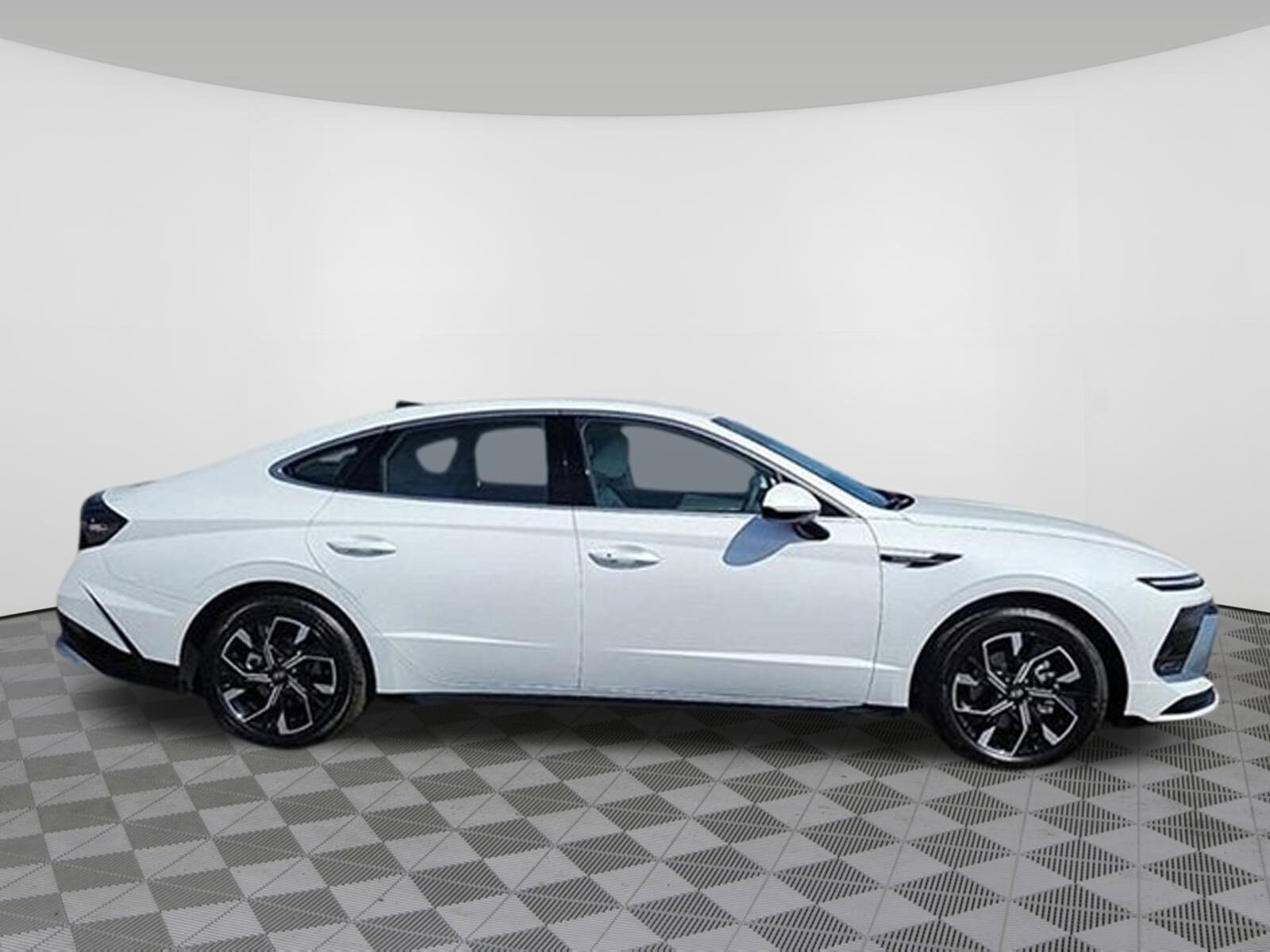 2024 Hyundai Sonata SEL photo 3