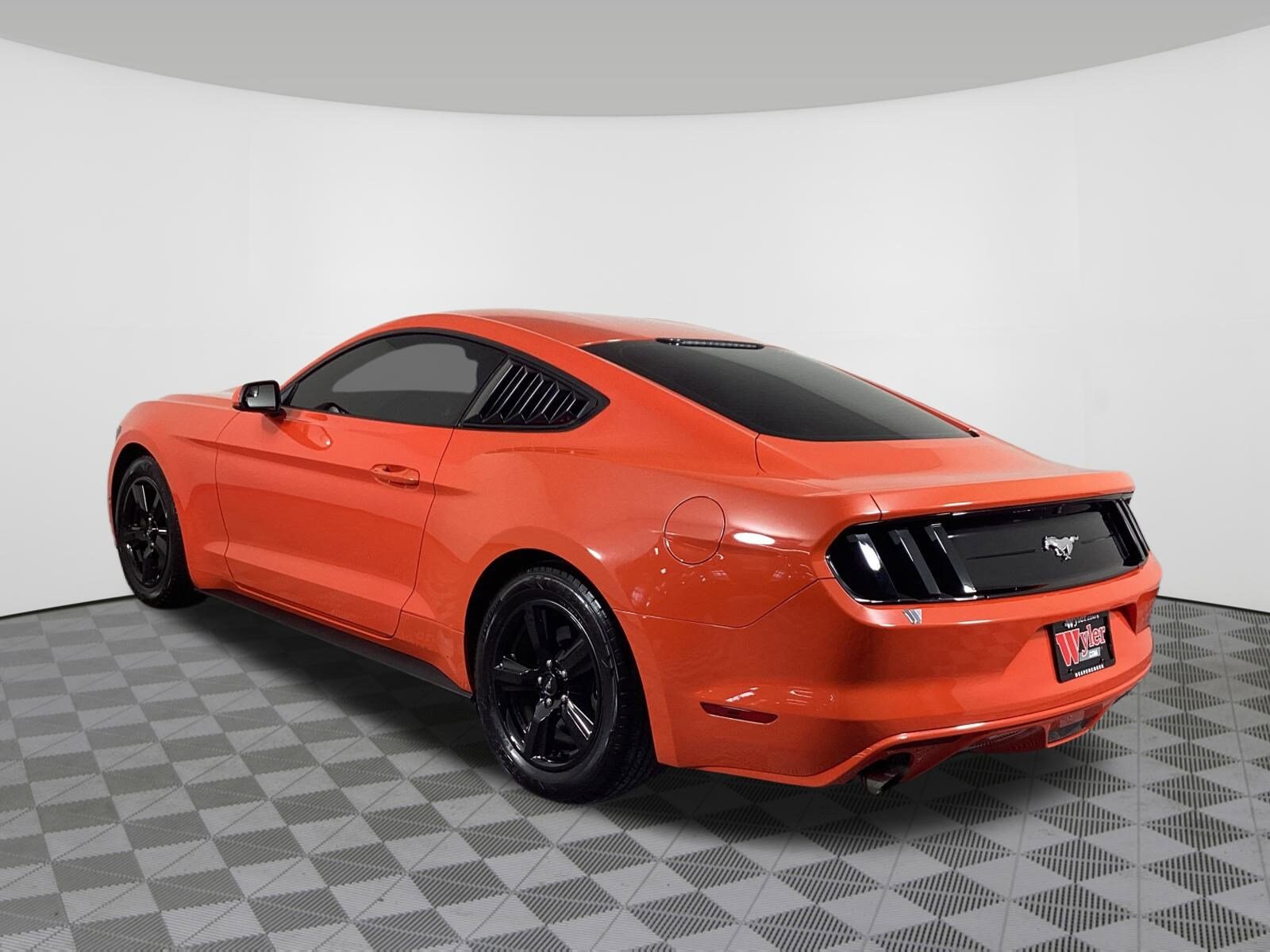2015 Ford Mustang V6 photo 3