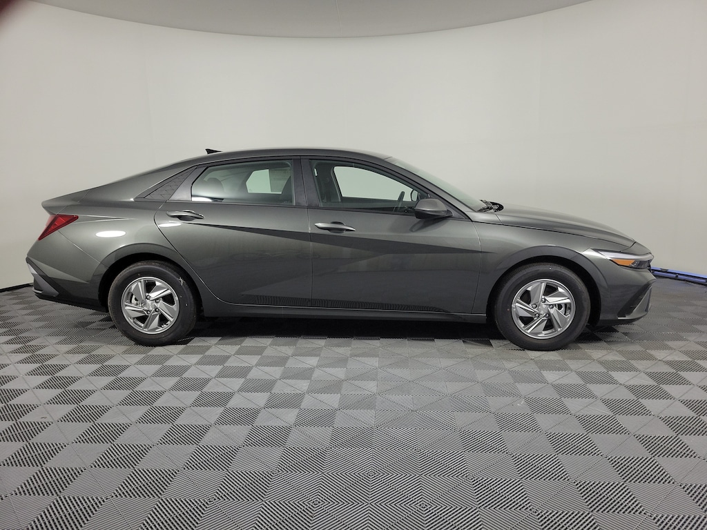 New 2026 Hyundai Elantra SE Sedan