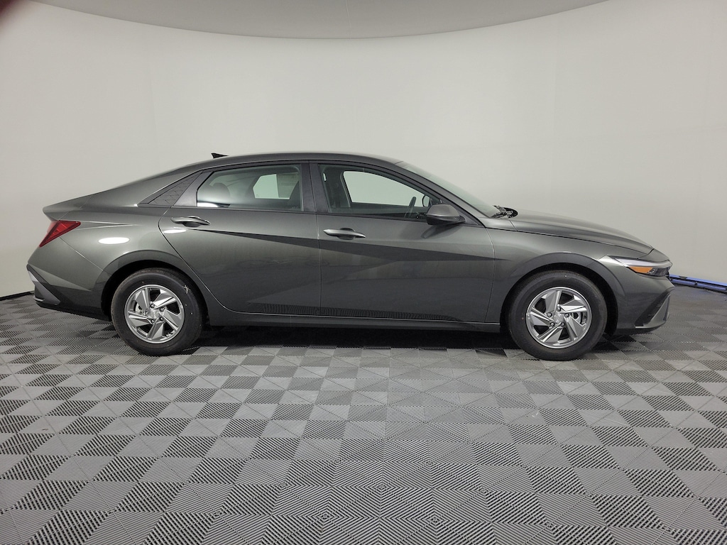 New 2026 Hyundai Elantra SE Sedan